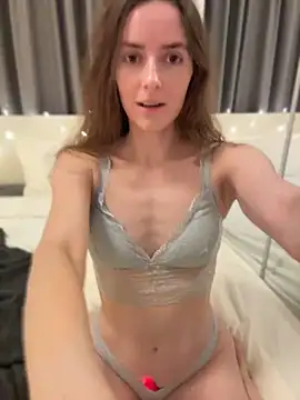 Snapshot of EmilyLinden chatting on July 24, 2026, 4:49 pm EmilyLinden online show from July 24, 2026, 4:49 pm