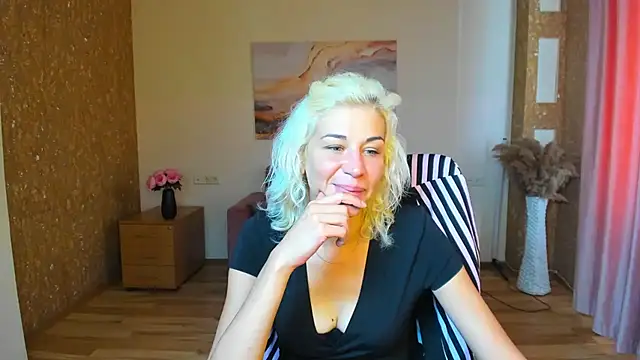 Emilia Wils online show from July 25, 2026, 5:38 am