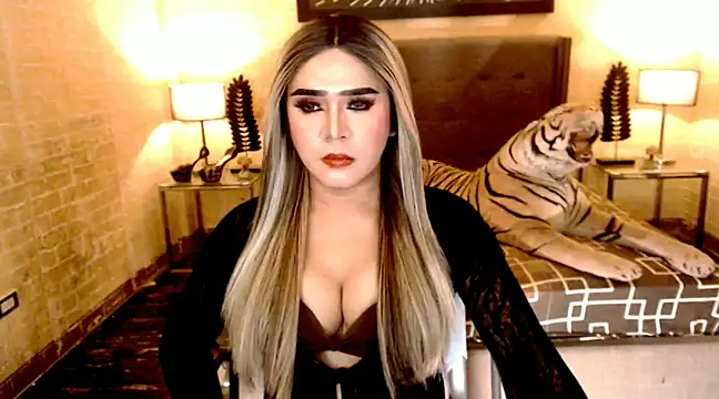 Snapshot of BigCumHuntersxx chatting on January 19, 2025, 7:04 am BigCumHuntersxx online show from January 19, 2025, 7:04 am