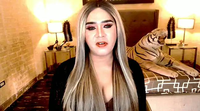 Snapshot of BigCumHuntersxx chatting on January 19, 2025, 10:06 am BigCumHuntersxx online show from January 19, 2025, 10:06 am