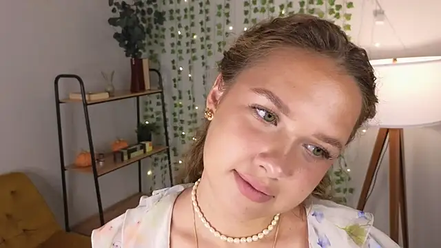 Snapshot of RoseJones chatting on August 6, 2026, 11:12 am RoseJones online show from August 6, 2026, 11:12 am