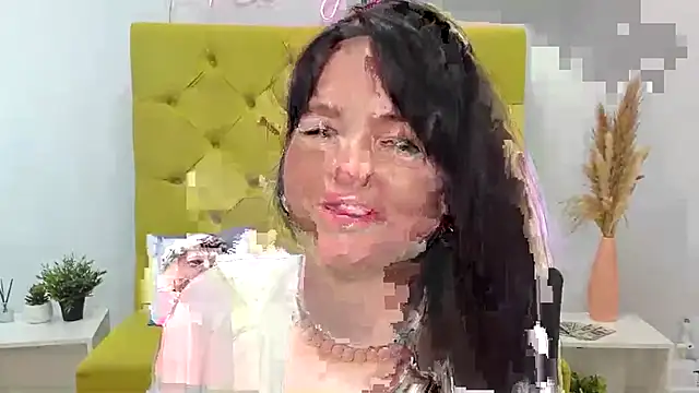Snapshot of BellaRowan chatting on July 28, 2026, 3:13 am BellaRowan online show from July 28, 2026, 3:13 am