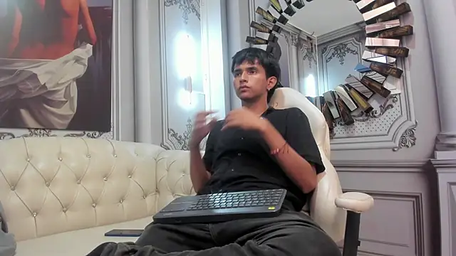 Snapshot of Elioth_18 chatting on July 28, 2026, 11:15 pm Elioth 18 online show from July 28, 2026, 11:15 pm