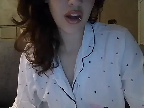 Snapshot of lauranja chatting on August 7, 2026, 1:18 am lauranja online show from August 7, 2026, 1:18 am