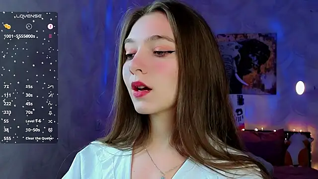 Aura Lune  online show from July 27, 2026, 5:09 pm