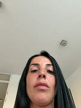 diamantje32 online show from July 28, 2026, 6:20 pm