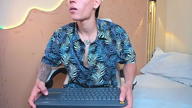 Thiiago xxx online show from July 26, 2026, 12:23 pm