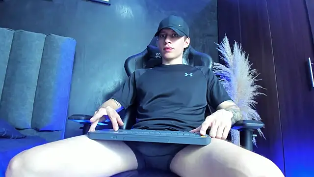 Snapshot of Enzo_Maserati chatting on July 29, 2026, 2:32 am Enzo Maserati online show from July 29, 2026, 2:32 am