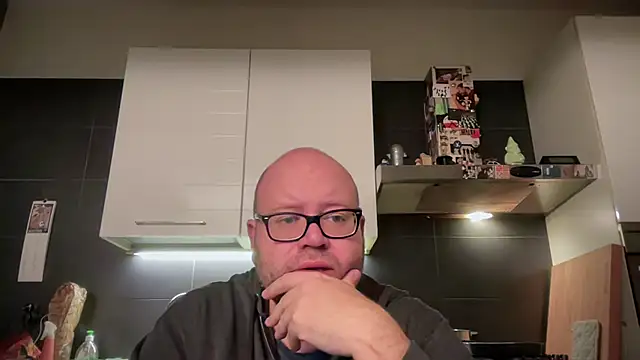 theitalianbear online show from November 22, 2025, 4:11 am