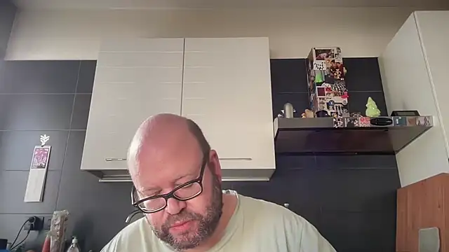 Snapshot of theitalianbear chatting on April 18, 2026, 6:50 am theitalianbear online show from April 18, 2026, 6:50 am