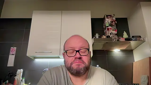 Snapshot of theitalianbear chatting on April 19, 2026, 3:39 am theitalianbear online show from April 19, 2026, 3:39 am