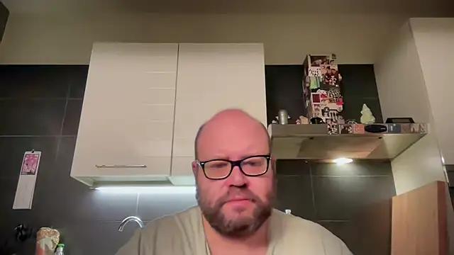 Snapshot of theitalianbear chatting on April 24, 2026, 2:03 am theitalianbear online show from April 24, 2026, 2:03 am
