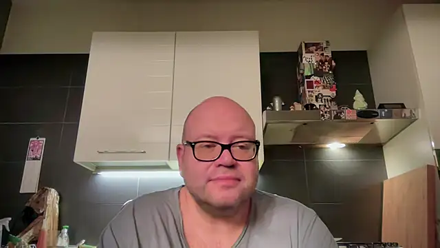 Snapshot of theitalianbear chatting on April 28, 2026, 2:27 am theitalianbear online show from April 28, 2026, 2:27 am
