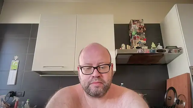 Snapshot of theitalianbear chatting on May 13, 2026, 11:29 am theitalianbear online show from May 13, 2026, 11:29 am