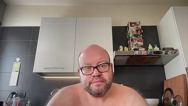 Snapshot of theitalianbear chatting on May 15, 2026, 7:37 am theitalianbear online show from May 15, 2026, 7:37 am