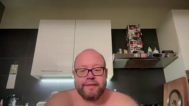 Snapshot of theitalianbear chatting on May 15, 2026, 11:56 pm theitalianbear online show from May 15, 2026, 11:56 pm