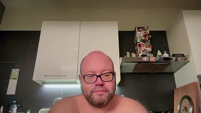 Snapshot of theitalianbear chatting on May 16, 2026, 12:07 am theitalianbear online show from May 16, 2026, 12:07 am