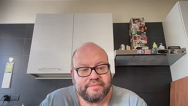 Snapshot of theitalianbear chatting on May 21, 2026, 7:37 am theitalianbear online show from May 21, 2026, 7:37 am