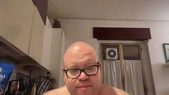 Snapshot of theitalianbear chatting on May 22, 2026, 2:51 am theitalianbear online show from May 22, 2026, 2:51 am