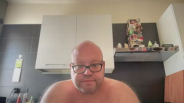 Snapshot of theitalianbear chatting on May 26, 2026, 8:21 am theitalianbear online show from May 26, 2026, 8:21 am
