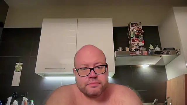 Snapshot of theitalianbear chatting on May 31, 2026, 12:30 am theitalianbear online show from May 31, 2026, 12:30 am