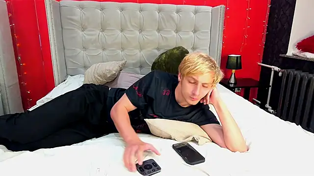 Snapshot of DamonLux_ chatting on July 27, 2026, 7:15 am DamonLux online show from July 27, 2026, 7:15 am