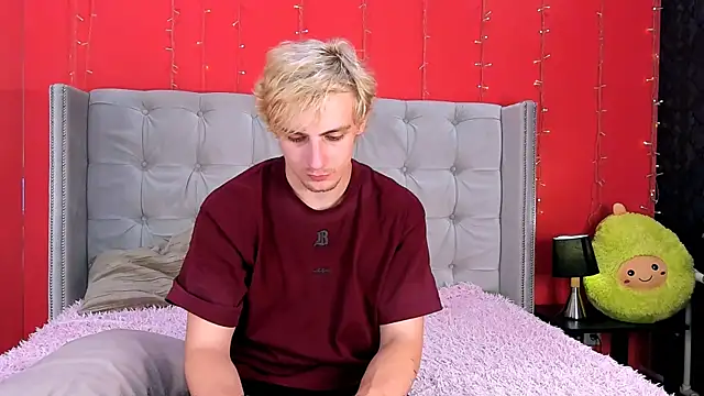 Snapshot of DamonLux_ chatting on July 29, 2026, 8:40 pm DamonLux online show from July 29, 2026, 8:40 pm
