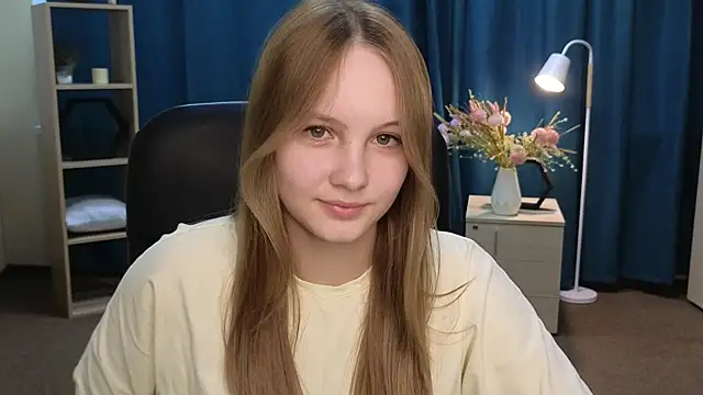 Snapshot of LeighStahl chatting on July 28, 2026, 3:46 am LeighStahl online show from July 28, 2026, 3:46 am