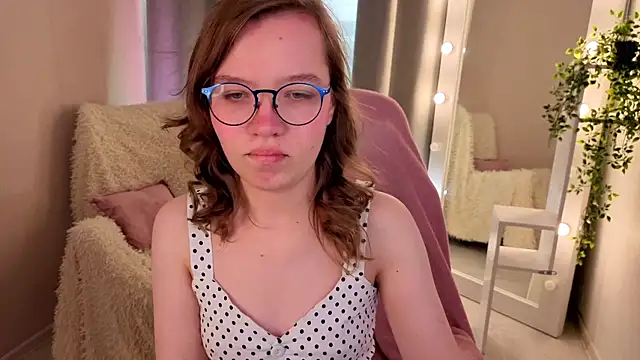 LiaBroock online show from July 28, 2026, 3:32 pm