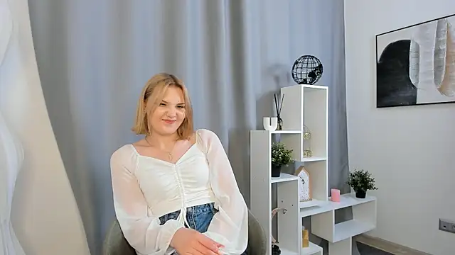 AmiraHofmeister online show from July 28, 2026, 2:13 pm