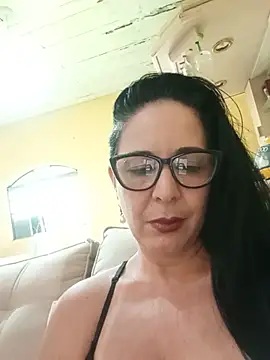 Snapshot of mommy_safira chatting on July 29, 2026, 3:54 pm mommy safira online show from July 29, 2026, 3:54 pm