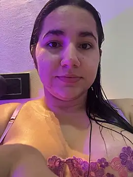Snapshot of miakhalaf_ chatting on August 1, 2026, 2:44 am miakhalaf online show from August 1, 2026, 2:44 am