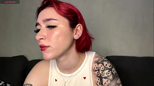 Snapshot of MeryPeyton chatting on July 27, 2026, 5:42 pm MeryPeyton online show from July 27, 2026, 5:42 pm