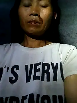 Snapshot of Nguyen_Emaa chatting on July 28, 2026, 10:42 pm Nguyen Emaa online show from July 28, 2026, 10:42 pm