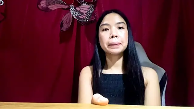 Snapshot of MiguelinaSchellermann chatting on August 4, 2026, 10:51 am MiguelinaSchellermann online show from August 4, 2026, 10:51 am