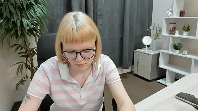 Snapshot of VanitaHymas chatting on July 29, 2026, 9:51 am VanitaHymas online show from July 29, 2026, 9:51 am
