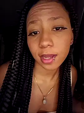Snapshot of Laurakail_wan chatting on July 30, 2026, 7:18 am Laurakail wan online show from July 30, 2026, 7:18 am