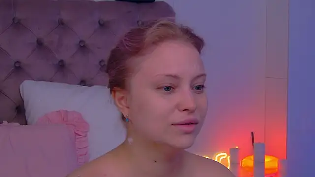 Snapshot of MyrHilton chatting on August 1, 2026, 6:07 pm MyrHilton online show from August 1, 2026, 6:07 pm