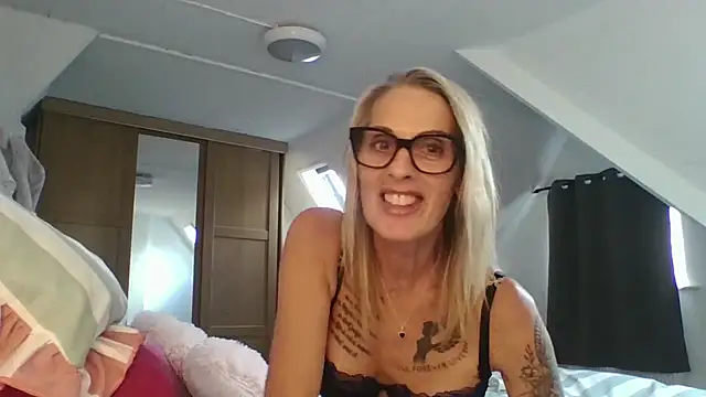 Snapshot of Busty-MorganXX chatting on July 31, 2026, 5:23 pm Busty-MorganXX online show from July 31, 2026, 5:23 pm
