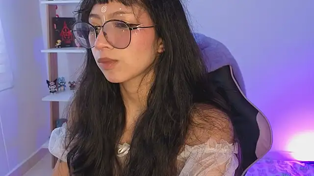 Snapshot of Yommi_winx_ chatting on August 2, 2026, 5:00 pm Yommi winx online show from August 2, 2026, 5:00 pm