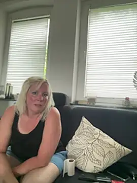 Snapshot of Corahoney_paar chatting on July 31, 2026, 5:07 am Corahoney paar online show from July 31, 2026, 5:07 am