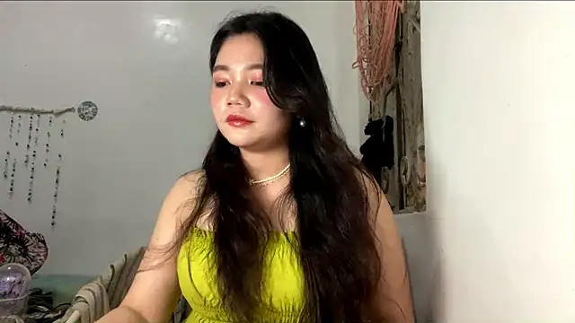 Snapshot of YasminMunir chatting on August 2, 2026, 5:39 am YasminMunir online show from August 2, 2026, 5:39 am