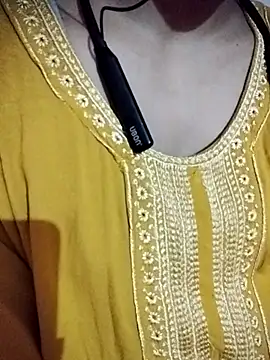 Snapshot of Pooja_kumari_001 chatting on July 31, 2026, 4:39 pm Pooja kumari 001 online show from July 31, 2026, 4:39 pm