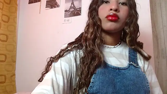 Snapshot of Lunaa__Velvet chatting on August 8, 2026, 1:46 pm Lunaa Velvet online show from August 8, 2026, 1:46 pm