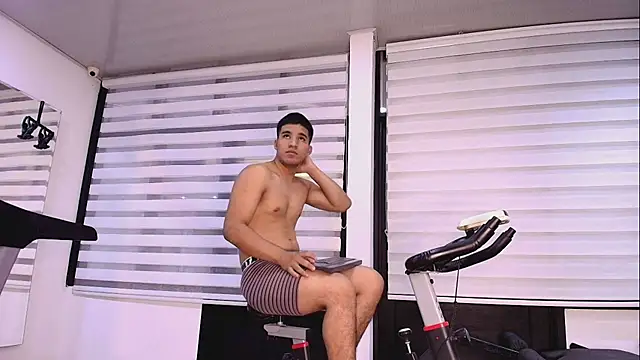Snapshot of matteo_x_ chatting on August 6, 2026, 12:40 pm matteo x online show from August 6, 2026, 12:40 pm