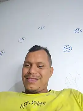 Snapshot of 24_MOSTRUOSO chatting on August 3, 2026, 10:35 pm 24 MOSTRUOSO online show from August 3, 2026, 10:35 pm