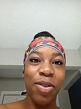 Snapshot of slimmchocolate chatting on August 8, 2026, 3:36 pm slimmchocolate online show from August 8, 2026, 3:36 pm