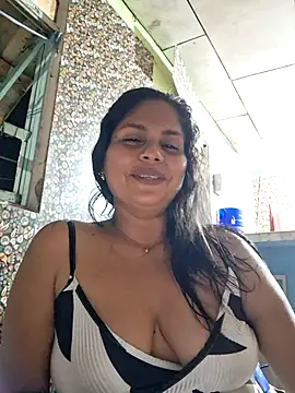Snapshot of MechePretty chatting on August 5, 2026, 5:32 am MechePretty online show from August 5, 2026, 5:32 am