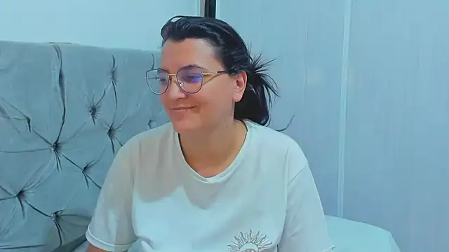 Snapshot of MARILYN_GARCIA chatting on January 22, 2025, 2:15 am MARILYN GARCIA online show from January 22, 2025, 2:15 am