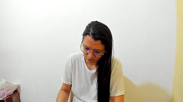 Snapshot of MARILYN_GARCIA chatting on October 13, 2025, 1:33 pm MARILYN GARCIA online show from October 13, 2025, 1:33 pm